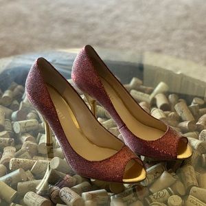 ✨Nine West ✨Glitter/Gold peep toe pump NWT